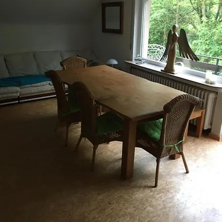 Zwischen Koeln Und Bonn, Oben Apartment